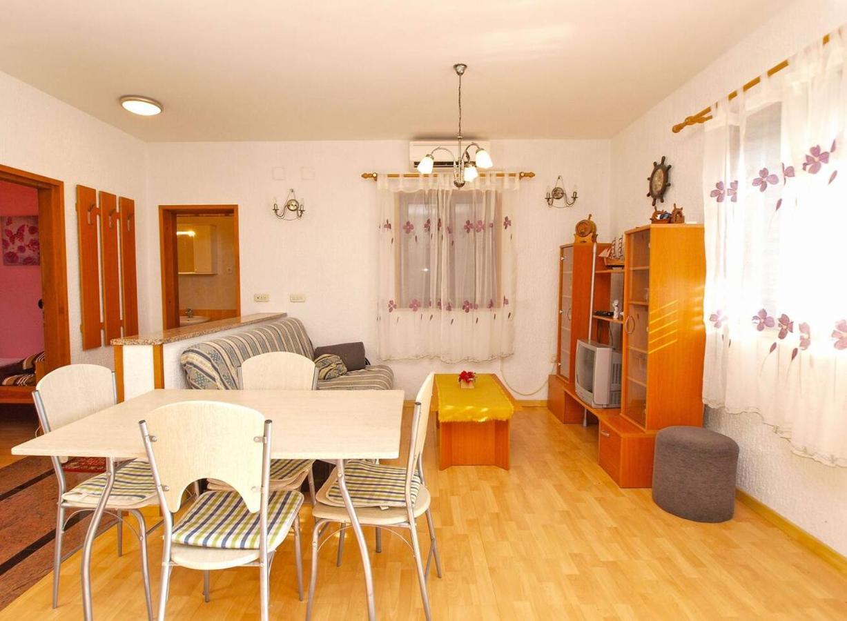 Alma Apartment Πόρετς Εξωτερικό φωτογραφία
